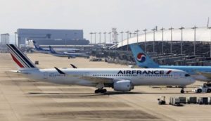 昨日、長男がパリ経由でイギリスへ旅立った。